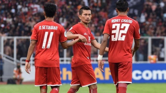 Kapten Persija Jakarta Ismed Sofyan (tengah) saat laga melawan Ceres Negros pada matchday keempat Grup G Piala AFC 2019 di SUGBK, Senayan, Jakarta, Selasa (24/4/2019). [Dok. Media Persija]