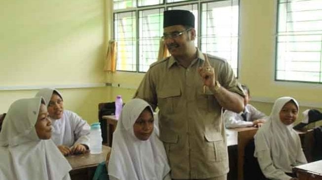 Tinjau Ujian Nasional, SAH Berharap Siswa Bisa Lulus 100 Persen