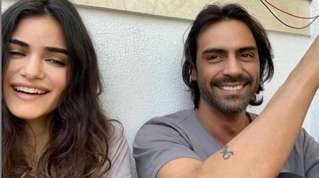 Belum Nikah, Pacar Arjun Rampal Lahirkan Seorang Putra