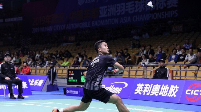 Pebulutangkis tunggal putra Indonesia, Anthony Sinisuka Ginting, terhenti di babak pertama Kejuaraan Bulutangkis Asia 2019 setelah kalah dari Angus Ng Ka Long (Hong Kong), Rabu (24/4/2019). [Humas PBSI]