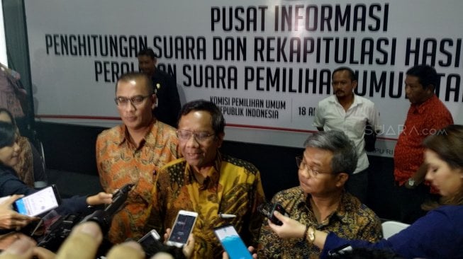 Lihat Server KPU, Mahfud MD Pastikan Tak Ada Kecurangan Dalam Proses Situng