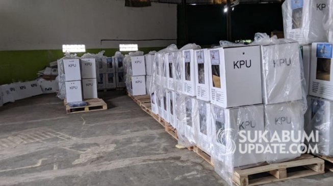 Sempat Banjir, Pleno PPK Cibereum Kota Sukabumi Kini Pakai Alas Palet Kayu