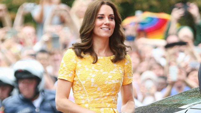 Tampil Cantik dengan Dress Kuning ala Kate Middleton, Yuk!