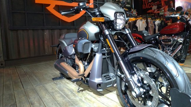 Harley-Davidson FXDR 114 diberi label Rp 685 juta [Suara.com/Manuel Jeghesta Nainggolan].