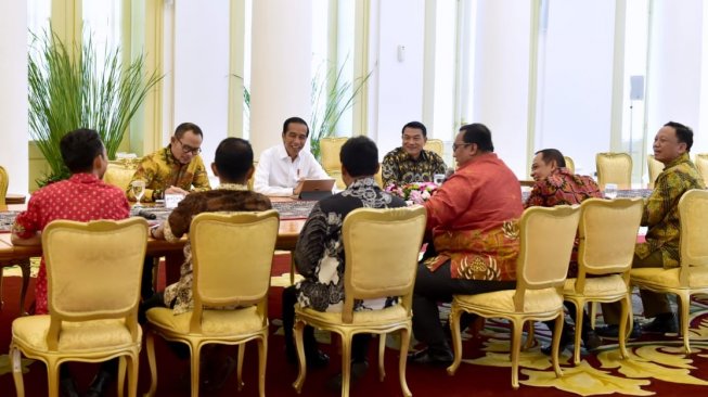 Presiden Jokowi menemui sejumlah Presiden Buruh Indonesia di Istana Bogor, Jawa Barat. (Foto: Muchlis Jr - Biro Pers Sekretariat Presiden)