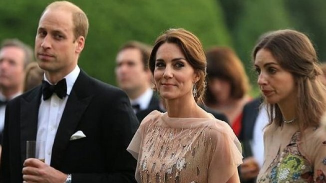 Pangeran William, Kate Middleton, dan Rose Hanbury. (@celebitchyofficial/instagram)