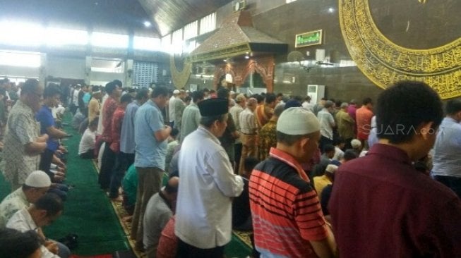 Doakan 39 Petugas Pemilu Wafat, Warga Semarang Gelar Salat Gaib