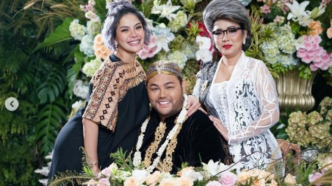 Foto Pernikahan Ivan Gunawan Bikin Heboh