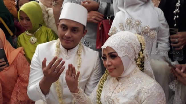Muzdalifah dan Fadel Islami resmi menikah, Jumat (26/4/2019). [Sumarni/Suara.com]