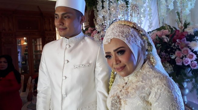 Muzdalifah resmi menjadi istri Fadel Islami. [Sumarni/Suara.com]
