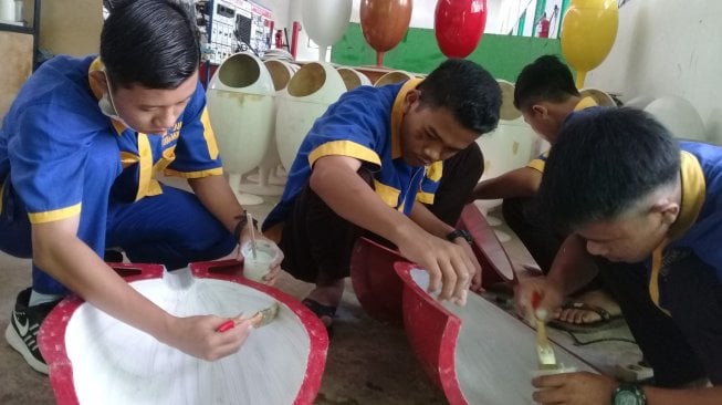 Tempat Sampah Buatan Siswa SMK di Cilacap Ini Dilirik Perusahaan