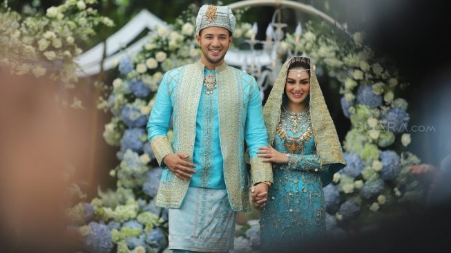 Ammar Zoni dan Irish Bella resmi menjadi suami istri. Pernikahan Ammar dan Irish berlangsung di Pine Hill Cibodas, Lembang, Bandung, Minggu (28/4/2019). [Muhaimin A Untung/Suara.com]