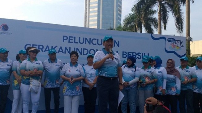 Menko Luhut Luncurkan Gerakan Indonesia Bersih untuk Kurangi Sampah Plastik