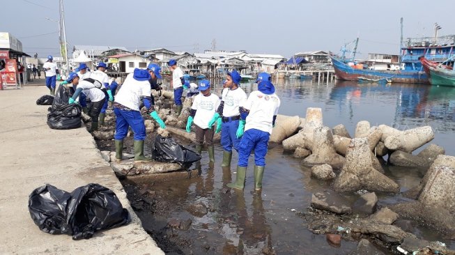 Bakamla dan Wings ajak masyarakat bersihkan laut dengan Gerakan Cinta Laut. (Suara.com/Risna Halidi)