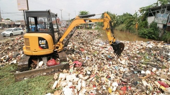 Bogor Diguyur Hujan Lebat, Kali Baru Berubah Jadi Lautan Sampah