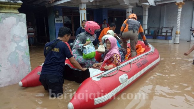 Ratusan Rumah di Jombang Terendam Banjir Akibat Luapan Sungai