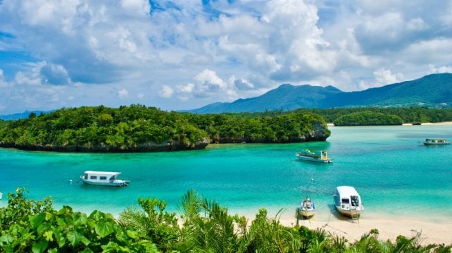 Taman Nasional Iriomote-Ishigaki di Jepang punya pantai dan pemandangan langit menakjubkan. (Shutterstock)