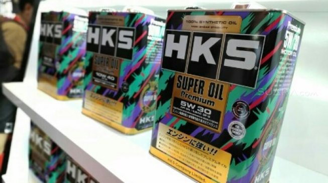 Pelumas HKS dengan harga istimewa bisa dijumpai di di Telkomsel IIMS 2019 [Suara.com/Manuel Jeghesta Nainggolan].