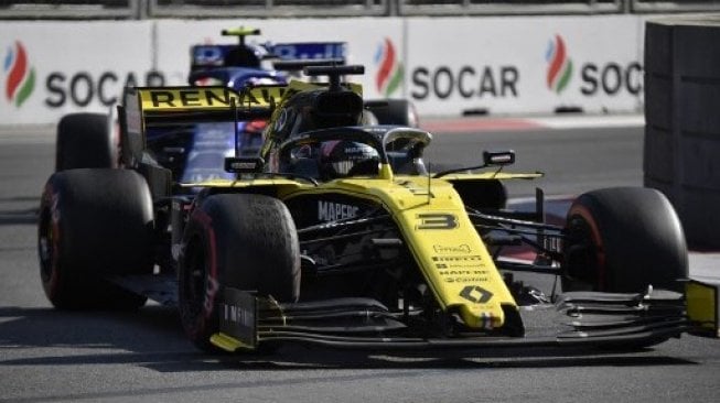 Pebalap Renault Daniel Ricciardo saat melaju di GP F1 Azerbaijan di sirkuit kota Baku. Alexander NEMENOV / AFP