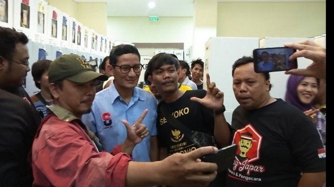 Kunjungi Lokasi PPK Cilandak, Sandiaga Terima Laporan Ada Petugas Pingsan