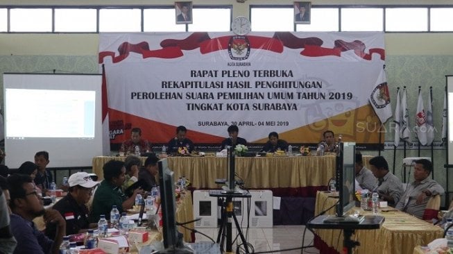 Real Count Kecamatan Pakal: Prabowo Keteteran Kejar Suara Jokowi