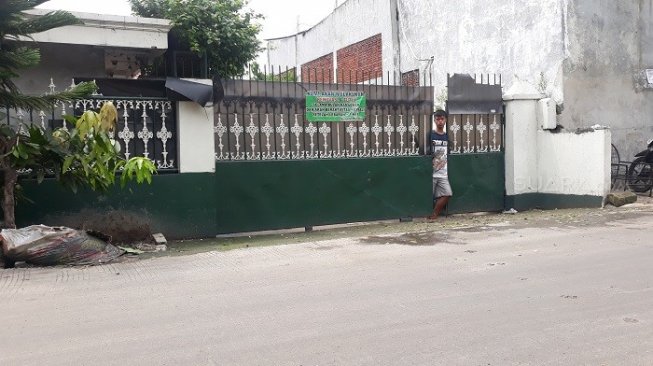 Suasana Wisma Shinta yang sempat digerebek Satpol PP Jakarta Timur. (Suara.com/Novian).