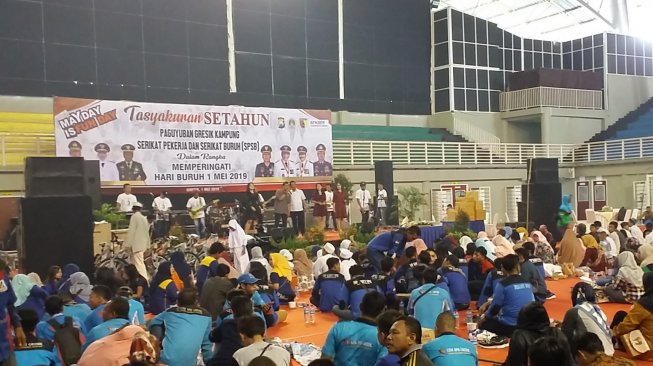 Buruh di Gresik Rayakan May Day dengan Cara Berikan Santunan ke Anak Yatim