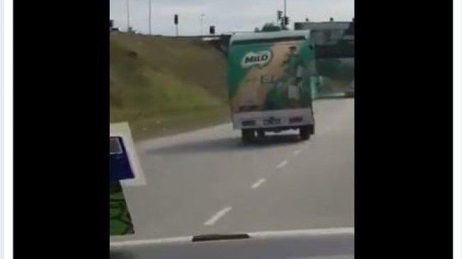 Nyeleneh! Ibu Hamil Ini Ngidam Minum Milo Langsung dari Truknya