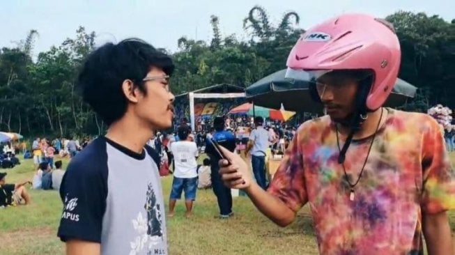 Nggak Kalah sama AGJ, OOTD Anak Desa Nonton Dangdut juga Eksis Lho