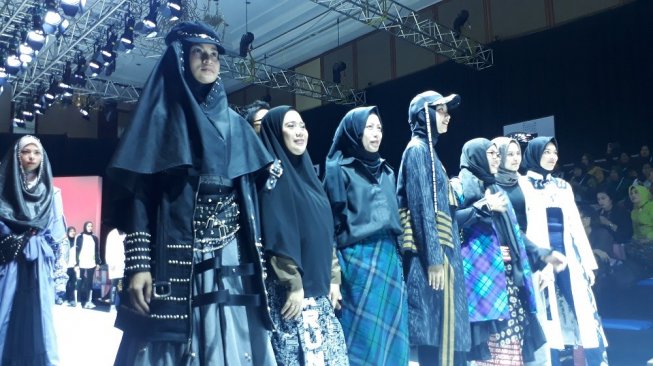 Parade fesyen karya siswa-siswi SMK buka MUFFEST 2019. (Suara.com/Dinda Rachmawati)