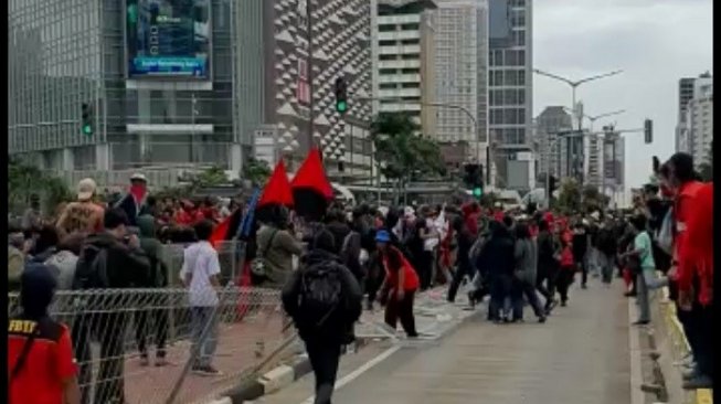 Aksi may day berujung rusuh di Jakarta. (istimewa).