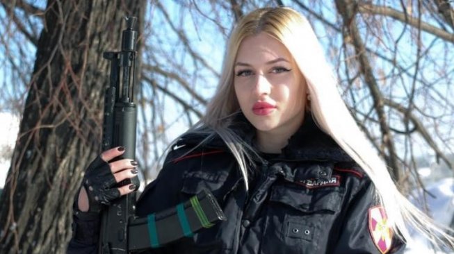Anna Khramtsova, tentara cantik Rusia pemenang kontes kecantikan. (Instagram/@khramtsovaaniya_ifbb)