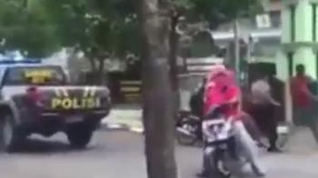 Seperti Punya Teknologi Siluman, Emak-emak Ini Lolos dari Pantauan Polisi