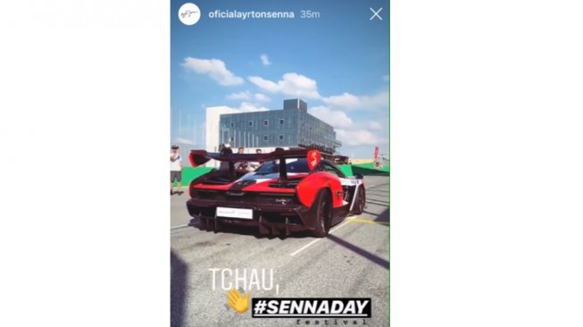 Menggeber McLaren Senna  [Instastory Ayrton Senna Official].