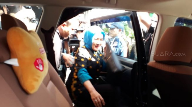 Dirut PT Pertamina, Nicke Widyawati sesuai menjalani pemeriksaan di KPK. (suara.com/welly)