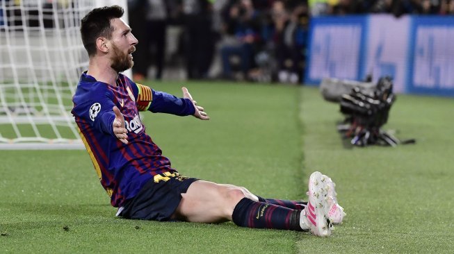 Pemain depan Barcelona Lionel Messi golnya merayakan setelah mencetak gol selama pertandingan leg pertama semifinal Liga Champions antara Barcelona melawan Liverpool di Stadion Camp Nou, Barcelona, Spanyol, Kamis (2/5) dini hari WIB. [GEN LLUIS / AFP]