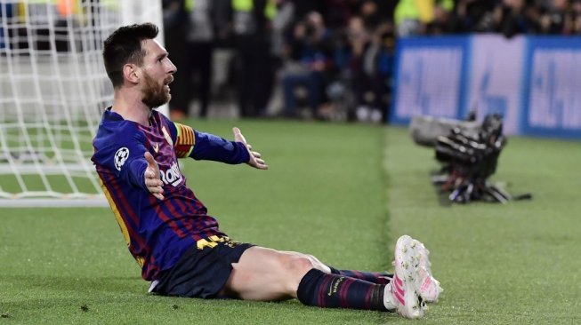 Megabintang Barcelona, Lionel Messi merayakan golnya ke gawang Liverpool dalam laga leg pertama semifinal Liga Champions 2018/2019 di Camp Nou, Kamis (2/5/2019) dini hari WIB. [JAVIER SORIANO / AFP]