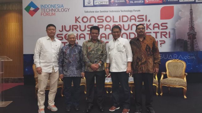 Konsolidasi operator seluler bersama Menkominfo [Suara.com/Tivan Rahmat].