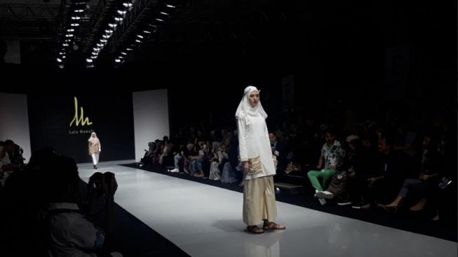 Koleksi Lala hanafi di MUFFEST 2019 di Jakarta Convention Center (JCC), Kamis (2/5/2019). (Suara.com/Dinda Rachmawati)