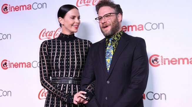 Charlize Theron dan Seth Rogen [Valerie Macon / AFP]