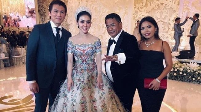 Hotman Paris hadiri resepsi pernikahan Syahrini [Instagram/hotmanparisofficial]