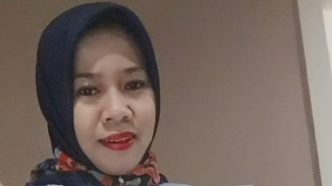 Siti Rafika Hardhiansari sesuai besuk Ahmad Dhani di Rutan Medaeng. (Beritajatim.com)