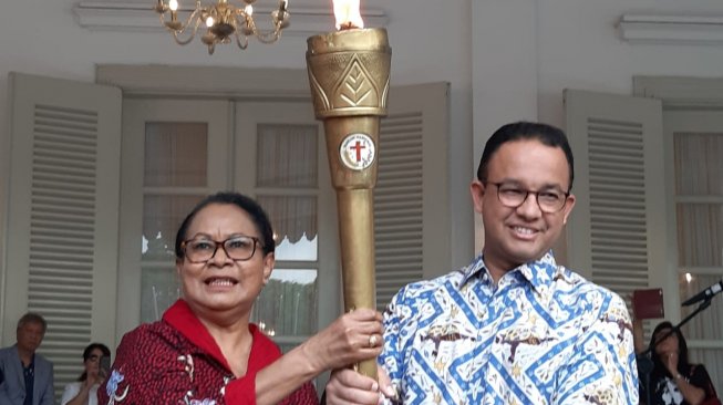 Terima Obor Paskah di Balai Kota, Ini Harapan Anies Untuk Jakarta