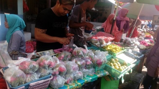 Jelang Puasa Ramadan, Penjual Kembang Kuburan Banjir Rezeki
