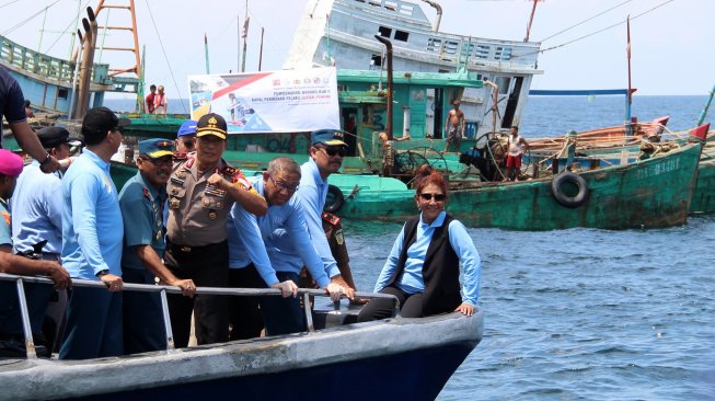 Usai Tak Jadi Menteri, Susi Pudjiastuti Gencar Bagi-bagi Kapal ke Nelayan