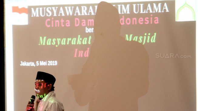Pengurus Besar Masyarakat Cinta Masjid (MCM) Indonesia bersama Alim Ulama Indonesia menggelar musyawarah bertema "Cinta Damai Indonesia" di Jakarta, Minggu (5/5). [Suara.com/Arief Hermawan P]