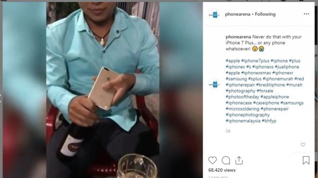 Begini Jadinya Jika iPhone 7 Plus Dipakai untuk Buka Tutup Botol