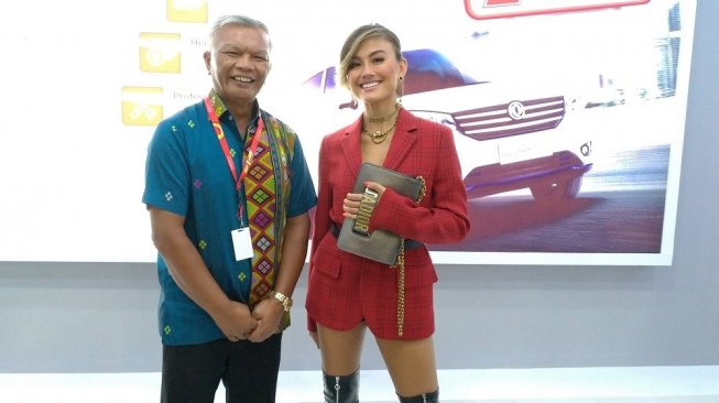 Banyak Bawaan, Agnez Mo Lebih Senang Bepergian dengan Mobil SUV