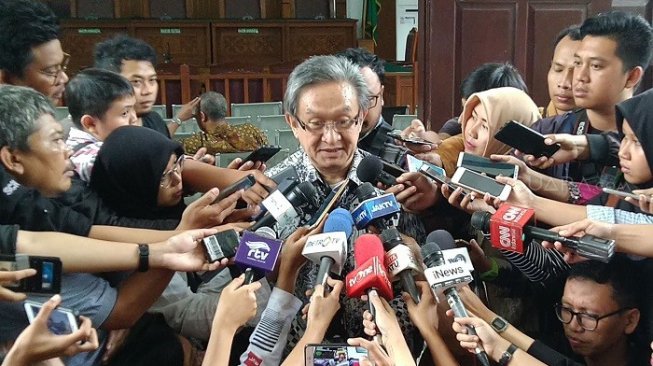 Minta Kejagung Tunda Pemeriksaan Kamis Depan, Maqdir Ismail Klaim Siap Serahkan Uang Rp 27 M