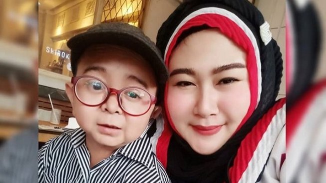 Daus Mini bersama istri barunya, Shelvie Hana Wijaya. [Instagram]